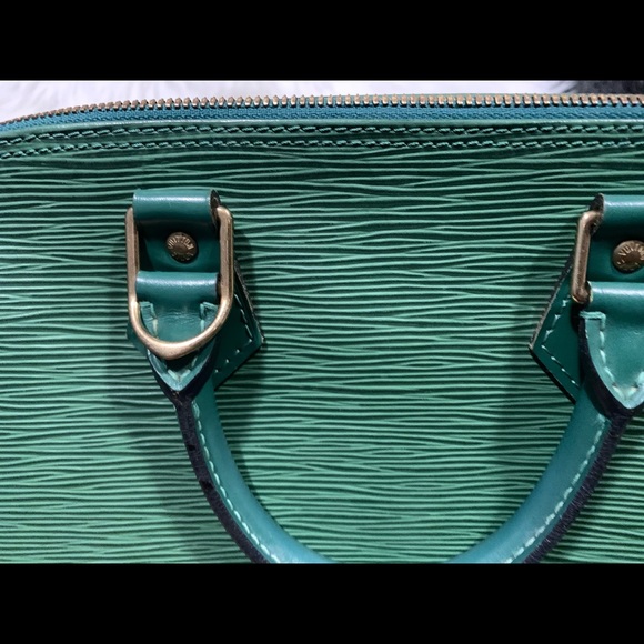 Louis Vuitton Alma EPI PM Authentic - Picture 6 of 9